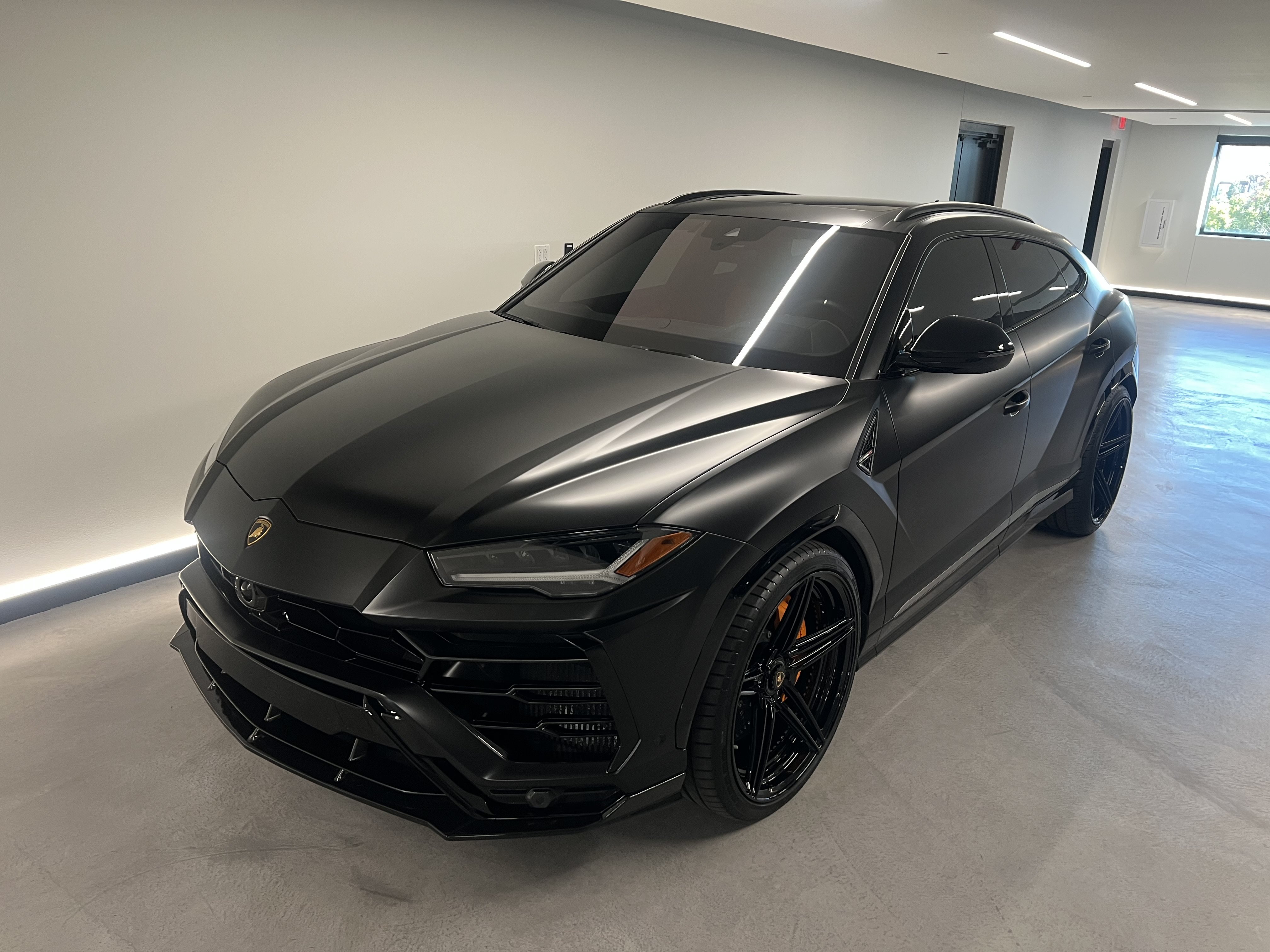 Used 2021 Lamborghini Urus AWD/4WD image 4