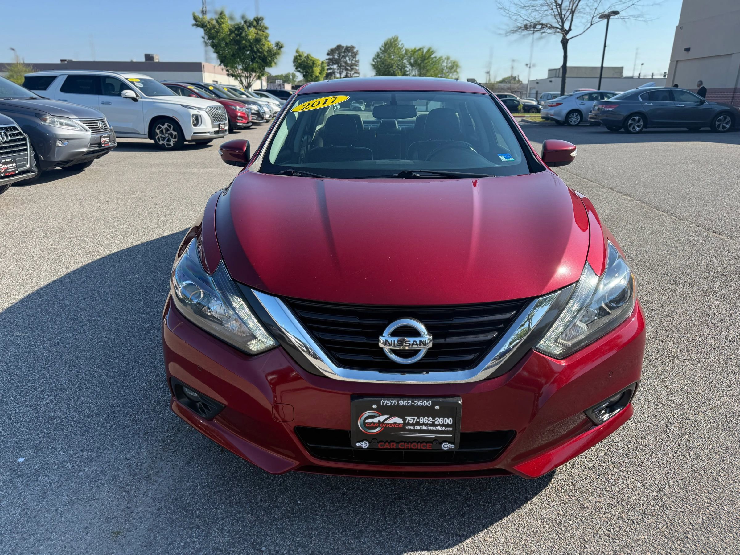 Used 2017 Nissan Altima 3.5 SL w/ 3.5SL Technology Package FWD image 4