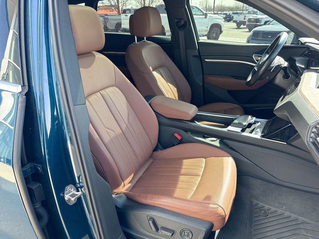 Used 2019 Audi e-tron Premium Plus image 25
