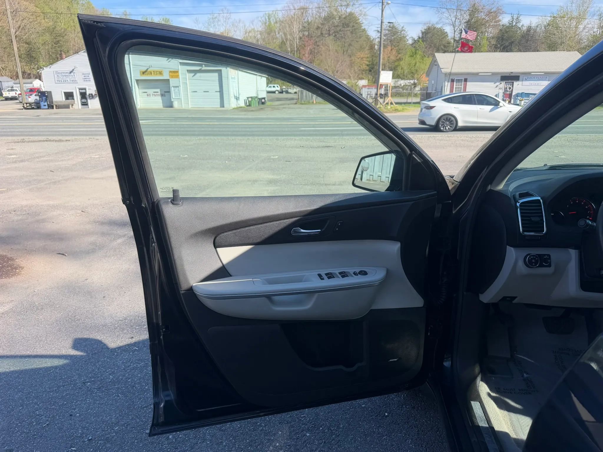 Used 2012 GMC Acadia SLT image 24