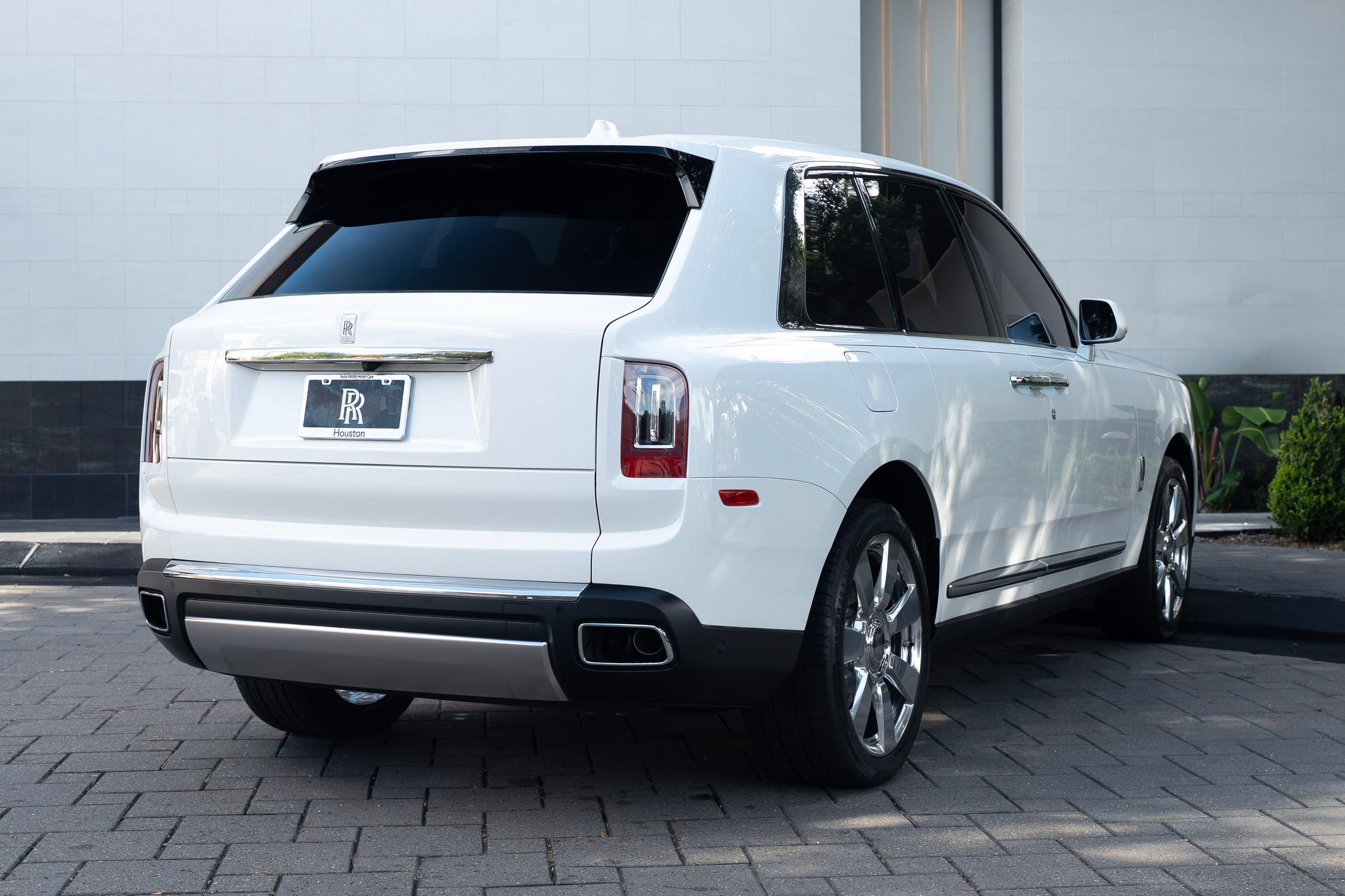 Used 2024 Rolls-Royce Cullinan AWD/4WD image 3