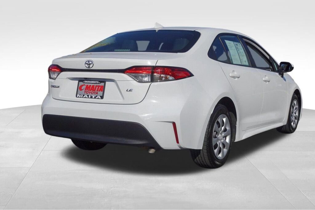 Used 2023 Toyota Corolla LE image 3