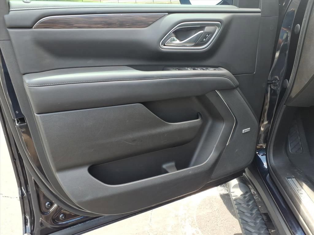 Used 2023 Chevrolet Tahoe Z71 w/ Luxury Package AWD/4WD image 18