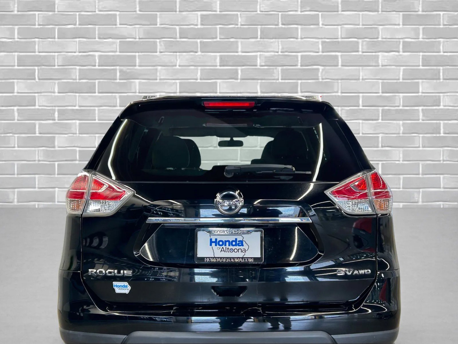 Used 2015 Nissan Rogue SV image 3