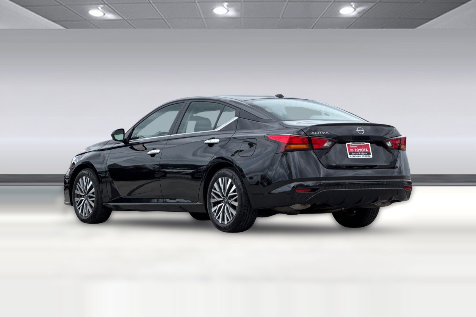 Used 2025 Nissan Altima 2.5 SV FWD image 3