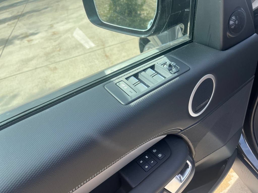 New 2026 Land Rover Discovery Dynamic SE AWD/4WD image 11