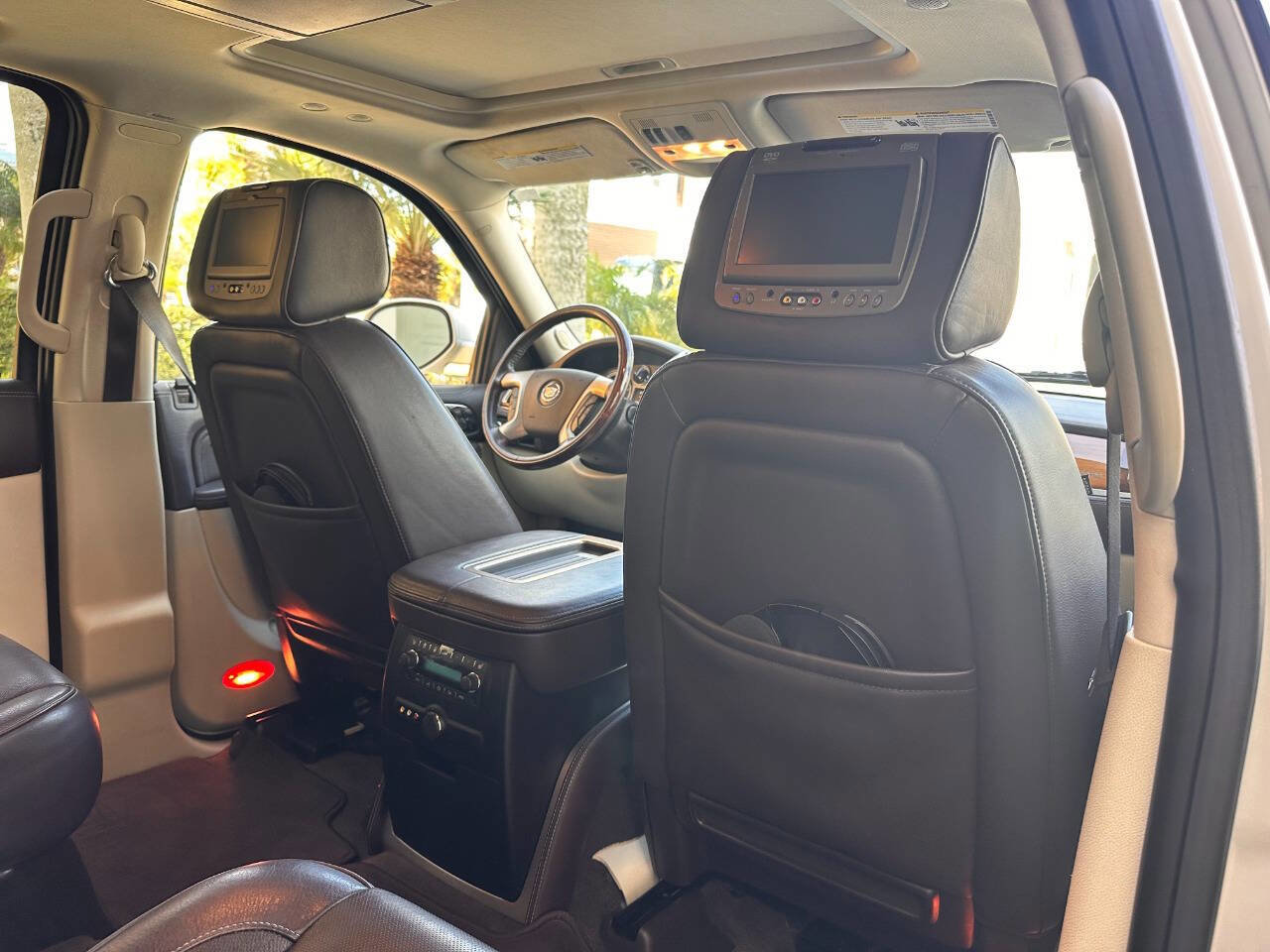 Used 2011 Cadillac Escalade Platinum image 67