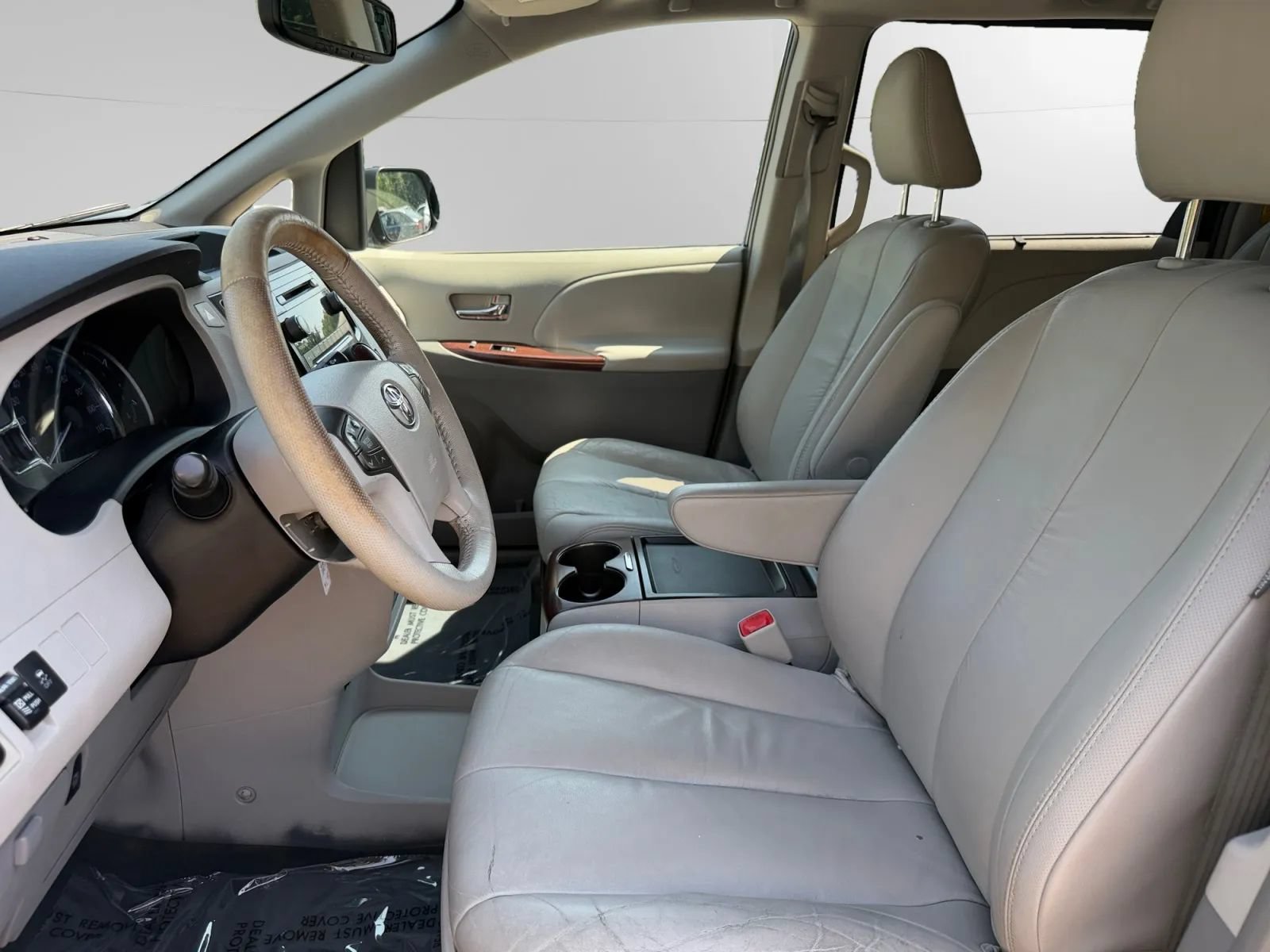 Used 2011 Toyota Sienna XLE w/ Entertainment Pkg FWD image 9