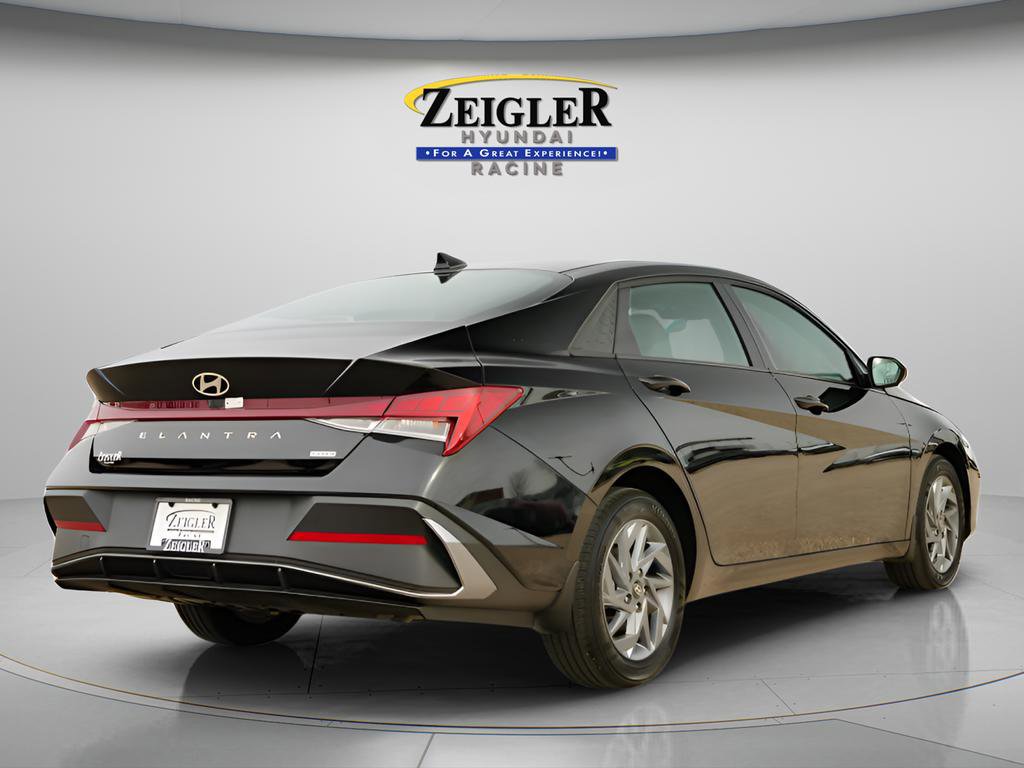 Certified 2025 Hyundai Elantra Blue FWD image 8