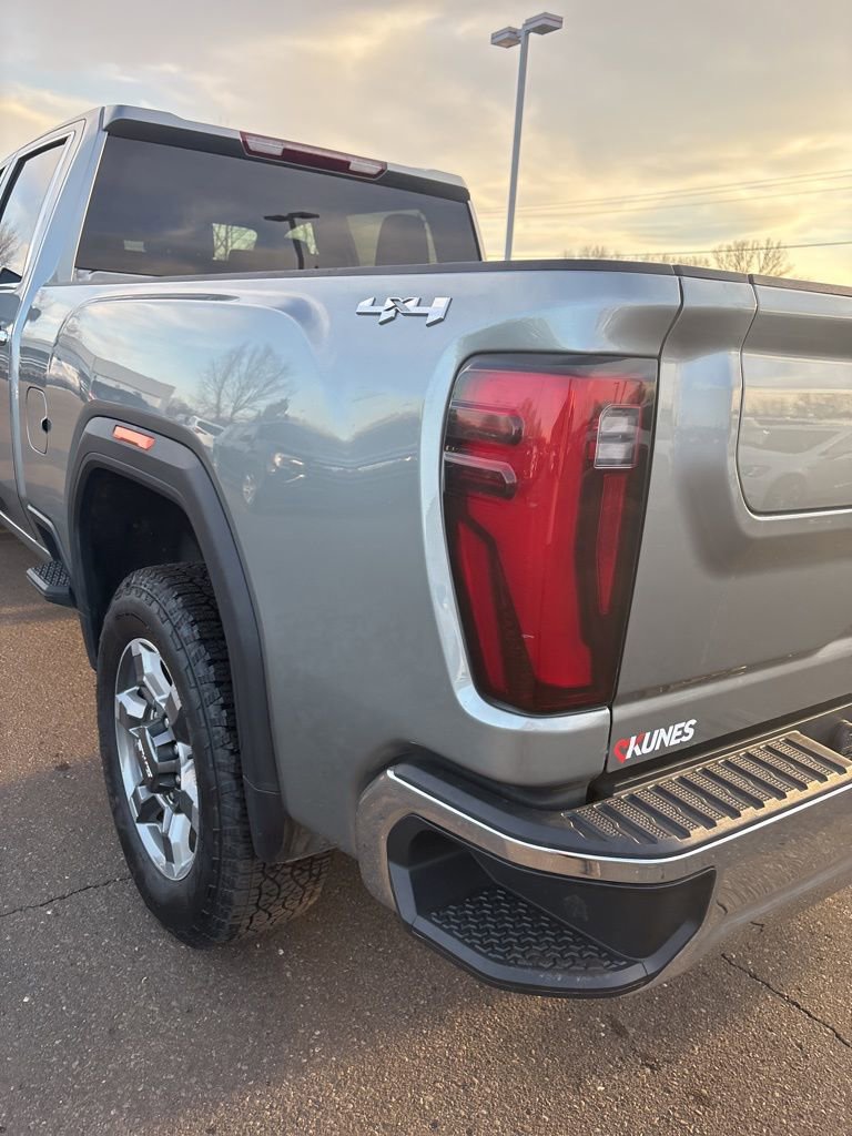 Used 2025 GMC Sierra 2500 SLT w/ SLT Convenience Package image 4