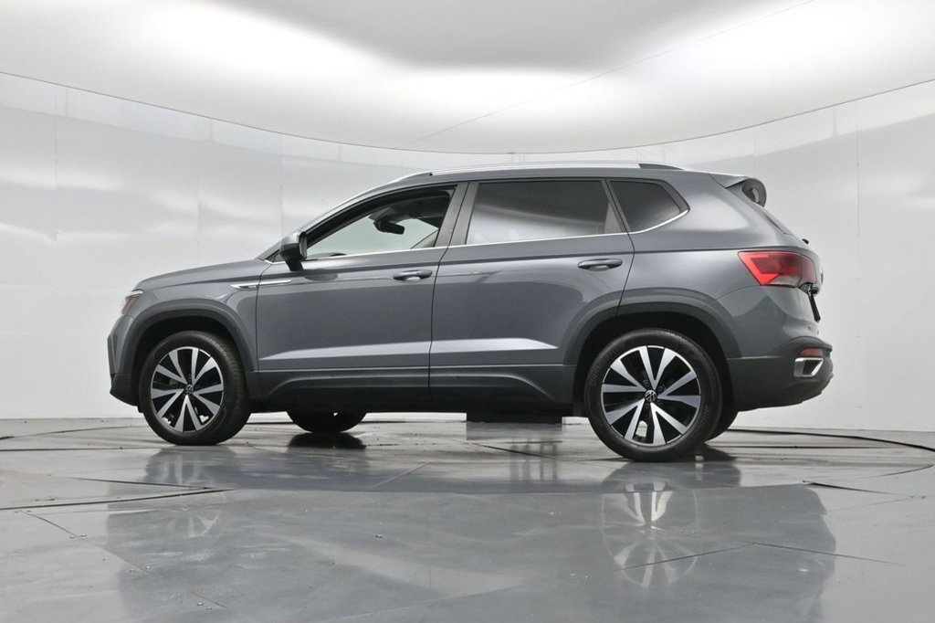 Used 2023 Volkswagen Taos SE w/ Panoramic Sunroof Package AWD/4WD image 22