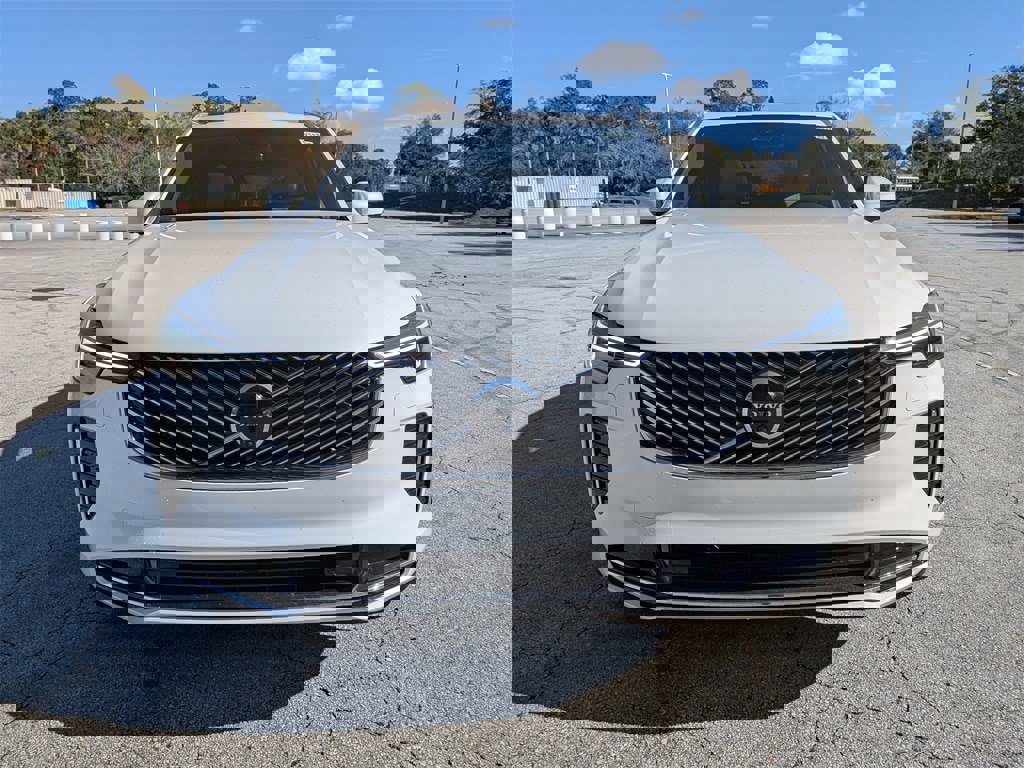 New 2026 Volvo XC90 B6 Plus w/ Protection Package Premier image 9