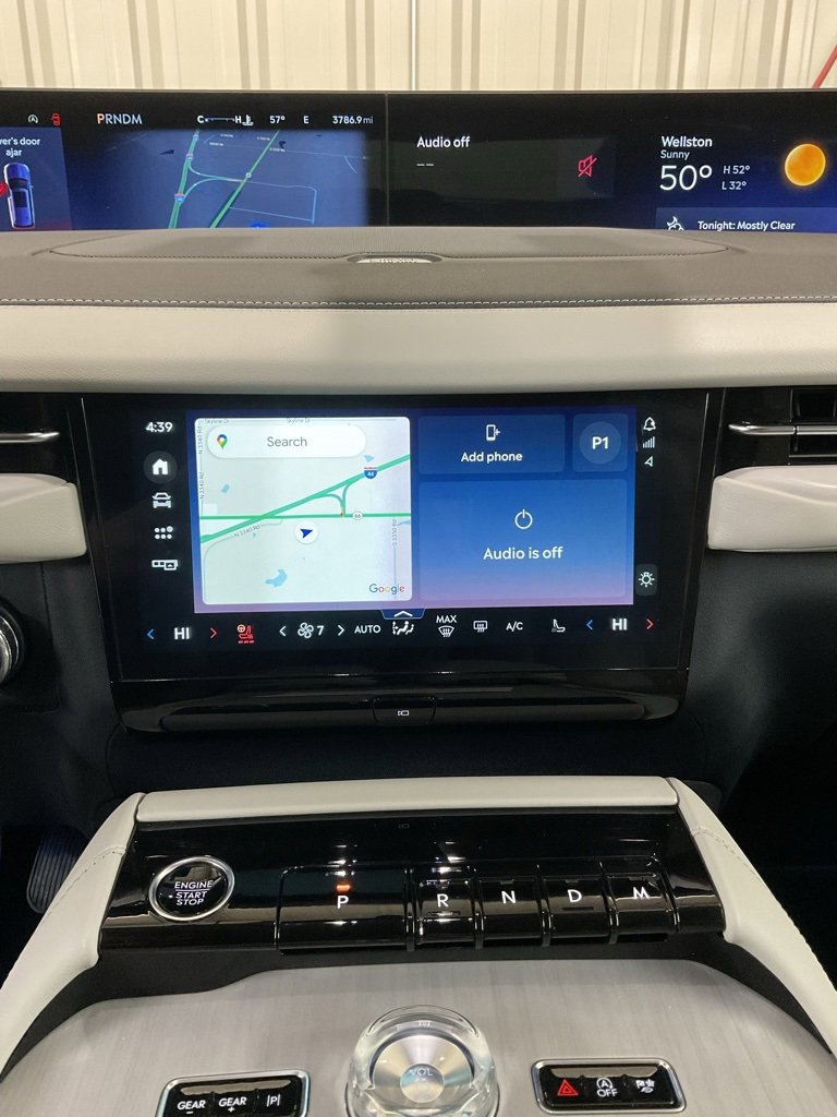 Used 2025 Lincoln Navigator Reserve image 19