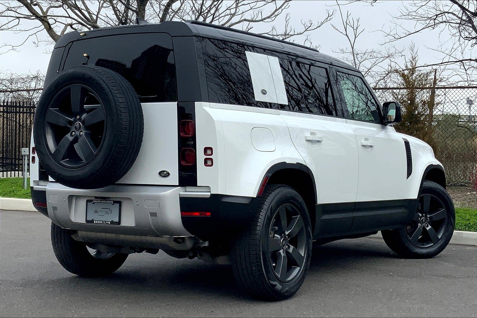 Used 2022 Land Rover Defender 110 S image 12