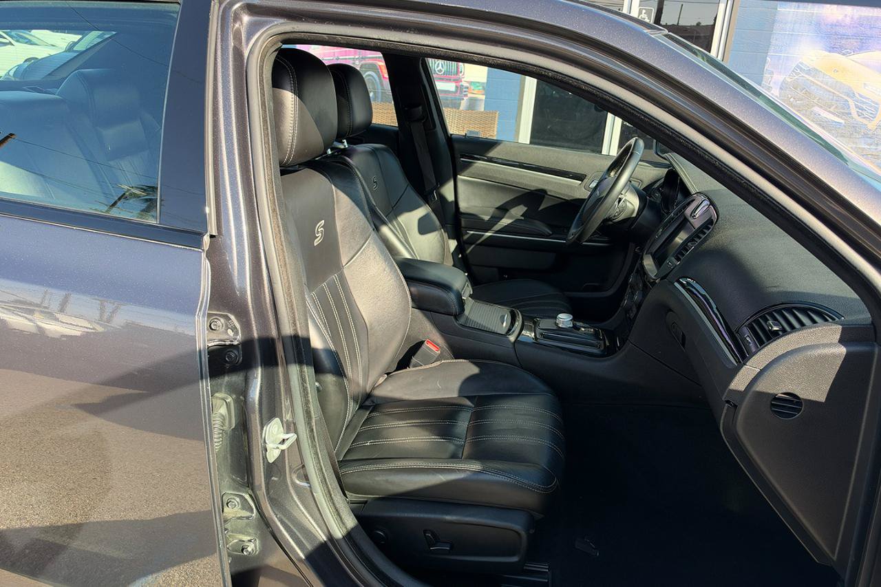 Used 2022 Chrysler 300 S RWD image 19