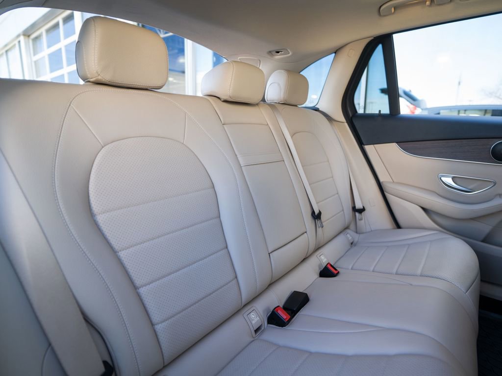 Used 2021 Mercedes-Benz GLC 300 4MATIC w/ Premium Package image 32