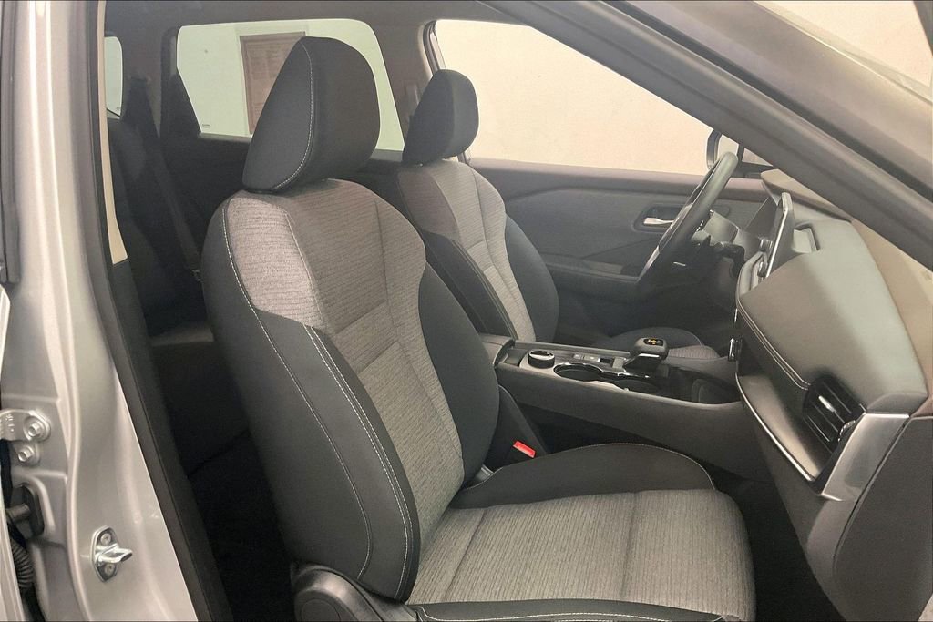 Certified 2022 Nissan Rogue SV image 6