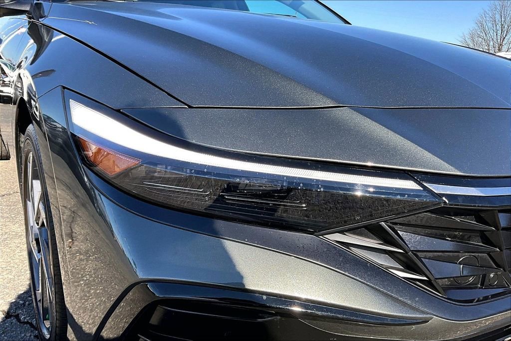 Used 2025 Hyundai Elantra SEL image 29