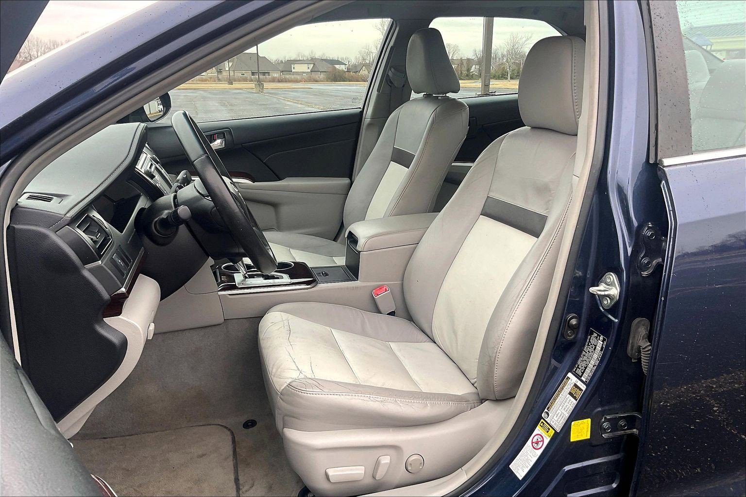 Used 2014 Toyota Camry XLE w/ Leather Package image 7