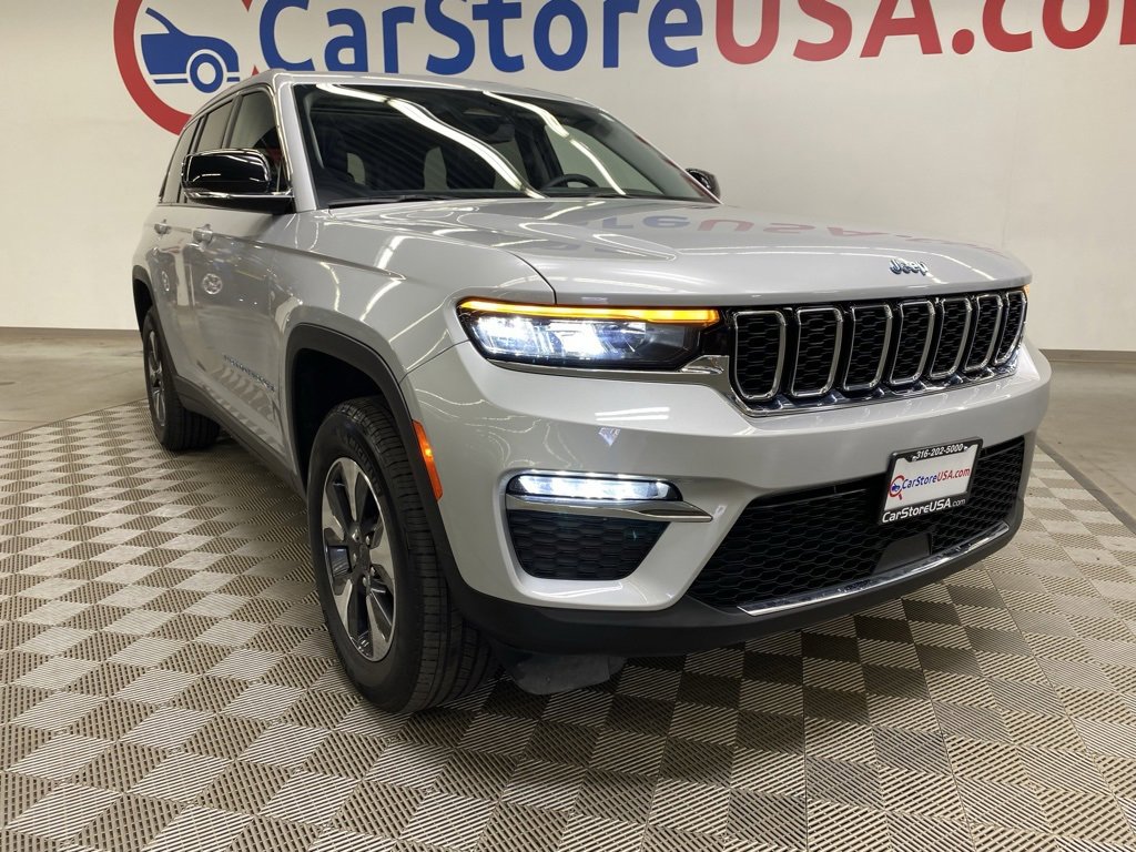 Used 2023 Jeep Grand Cherokee 4WD 4xe image 3