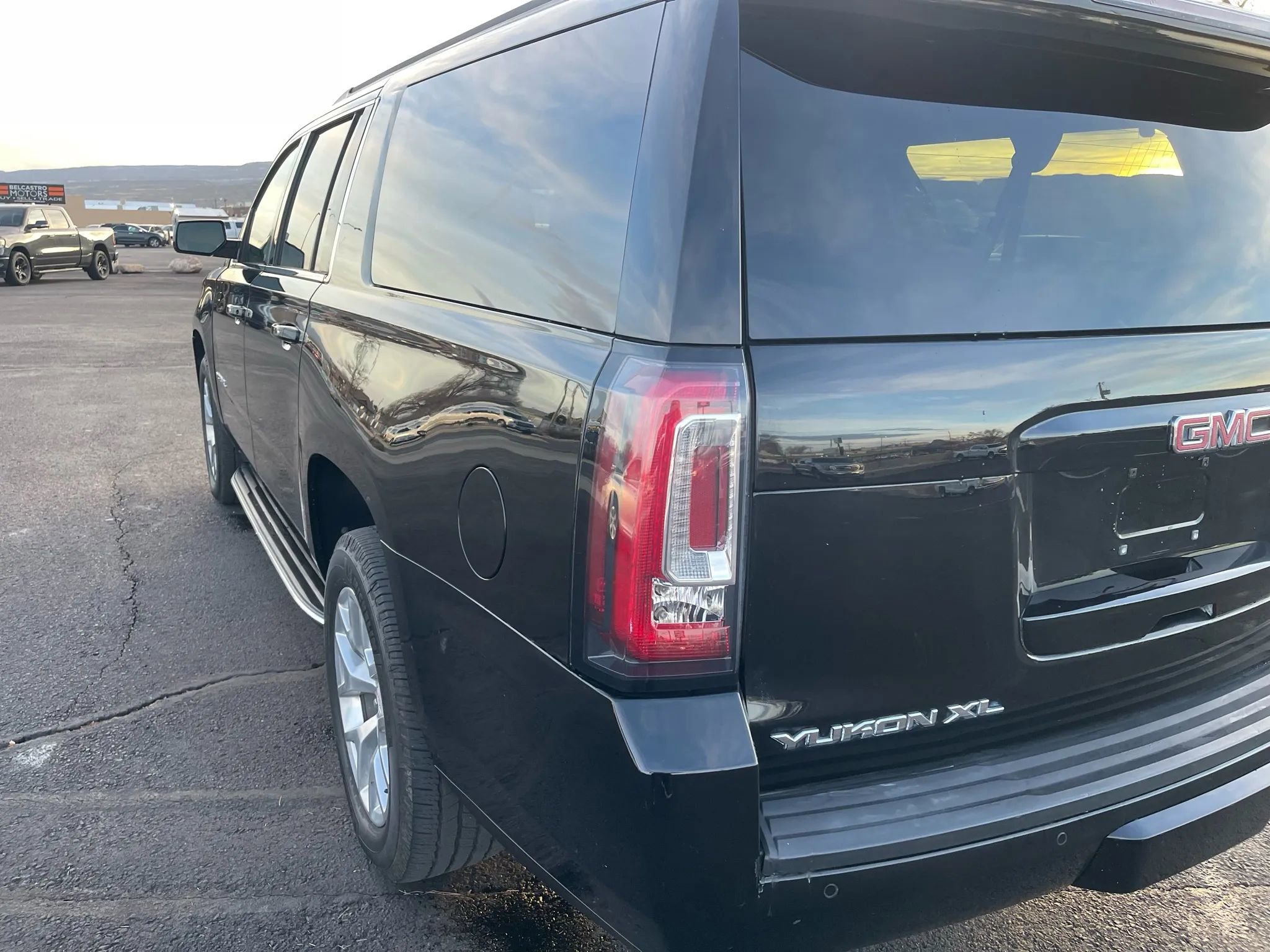 Used 2015 GMC Yukon XL SLT w/ Open Road Package image 8