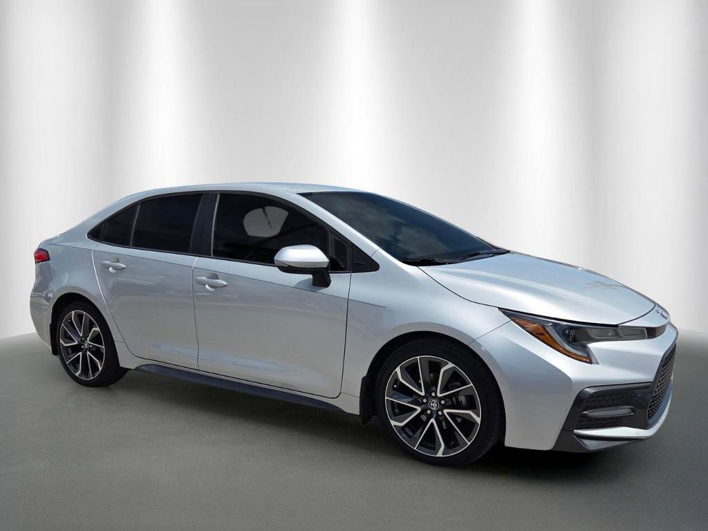 Used 2020 Toyota Corolla SE FWD image 2