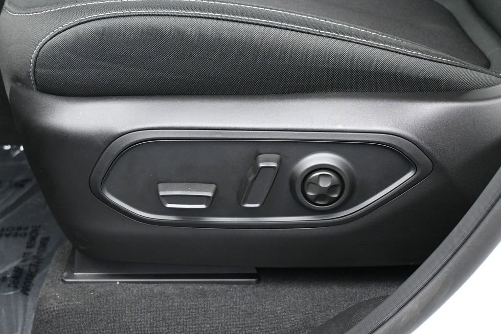 Used 2025 Jeep Grand Cherokee Laredo X RWD image 12
