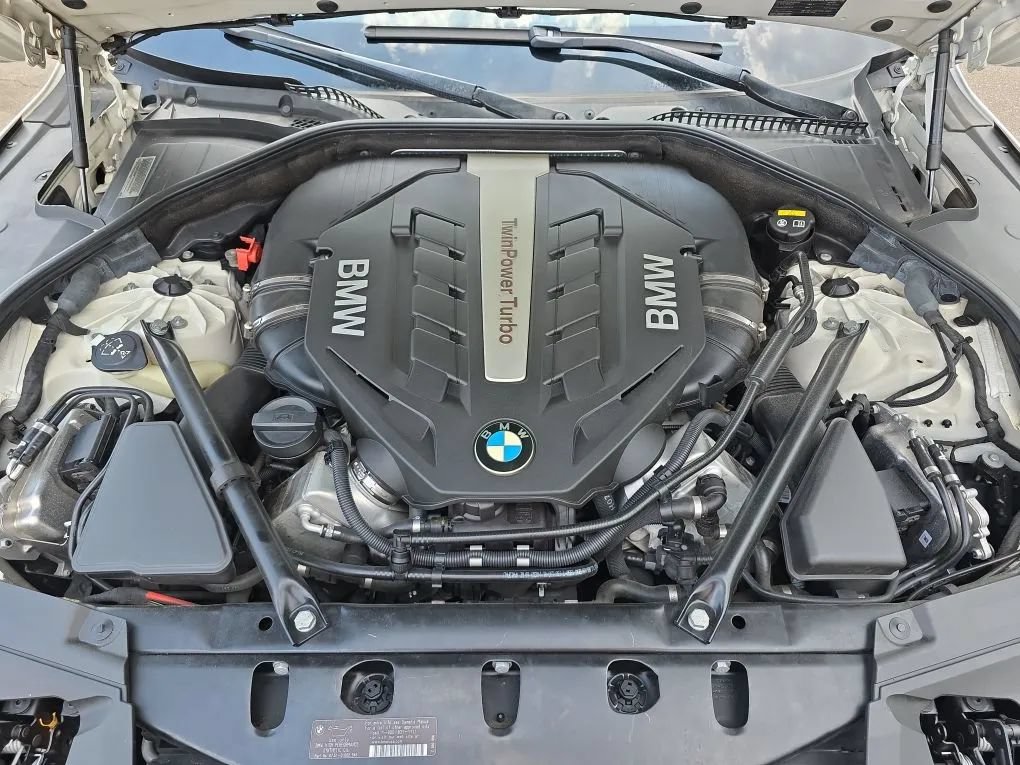 Used 2015 BMW 750Li RWD image 58