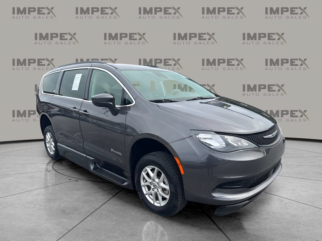 Used 2021 Chrysler Voyager Lxi w/ Cold Weather Group FWD image 4
