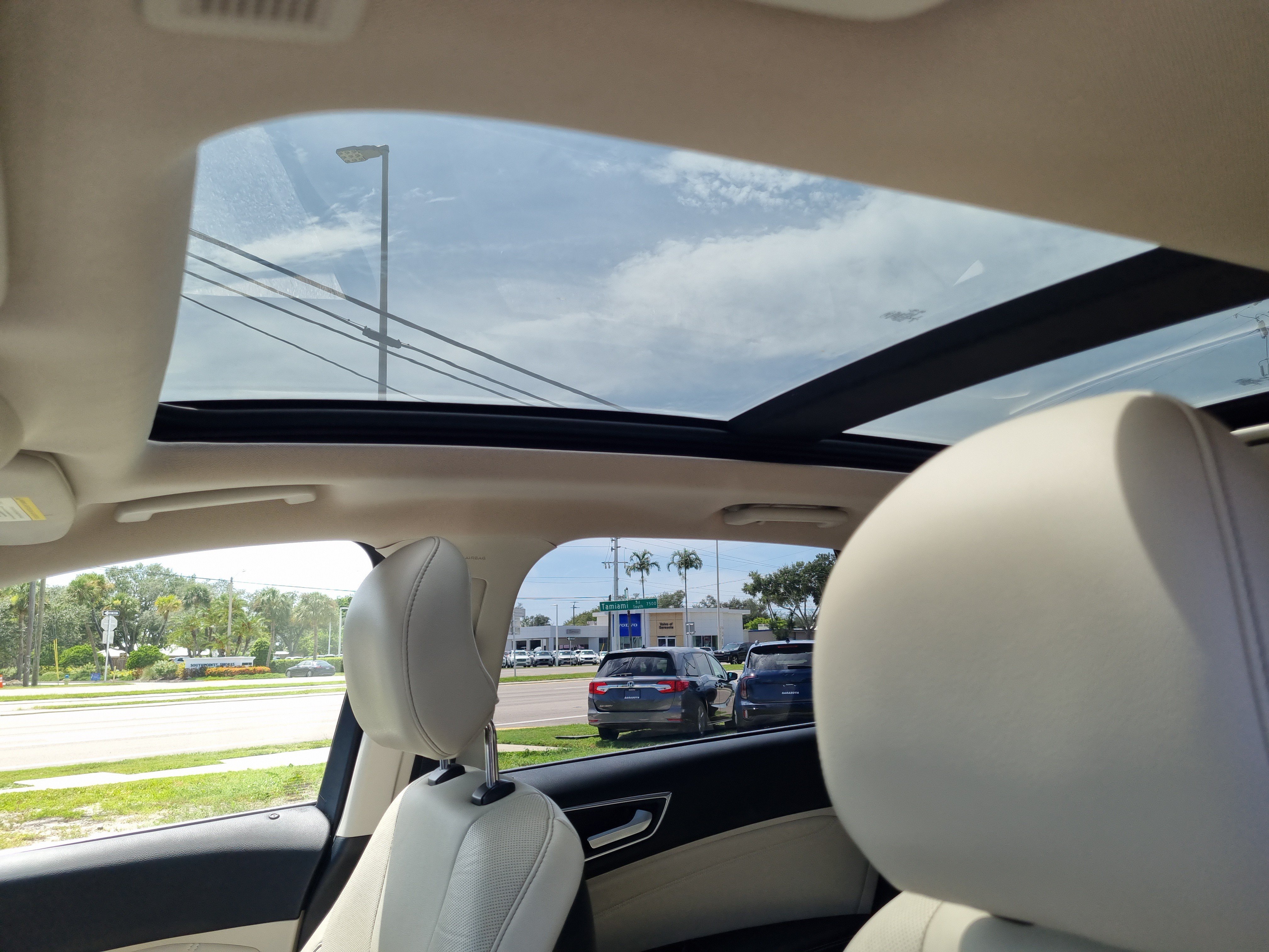 Used 2019 Ford Edge Titanium w/ Equipment Group 301A AWD/4WD image 19