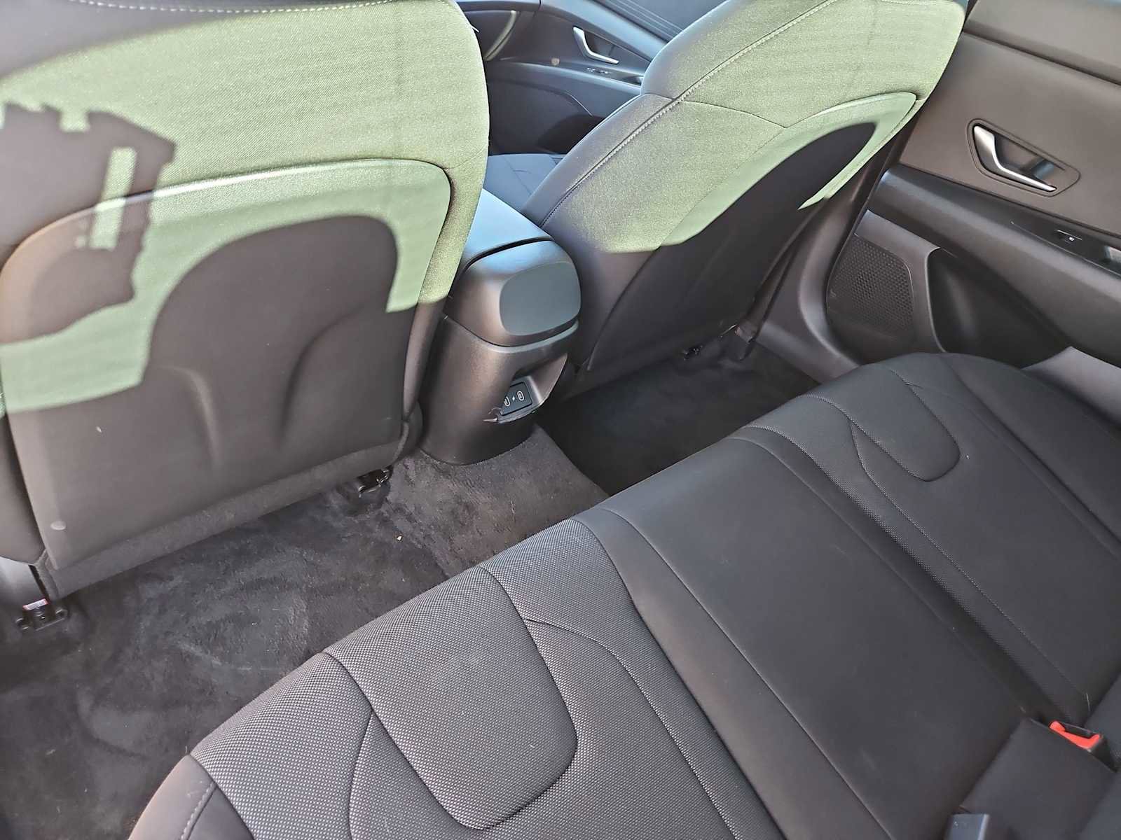 Certified 2025 Hyundai Elantra SE image 18