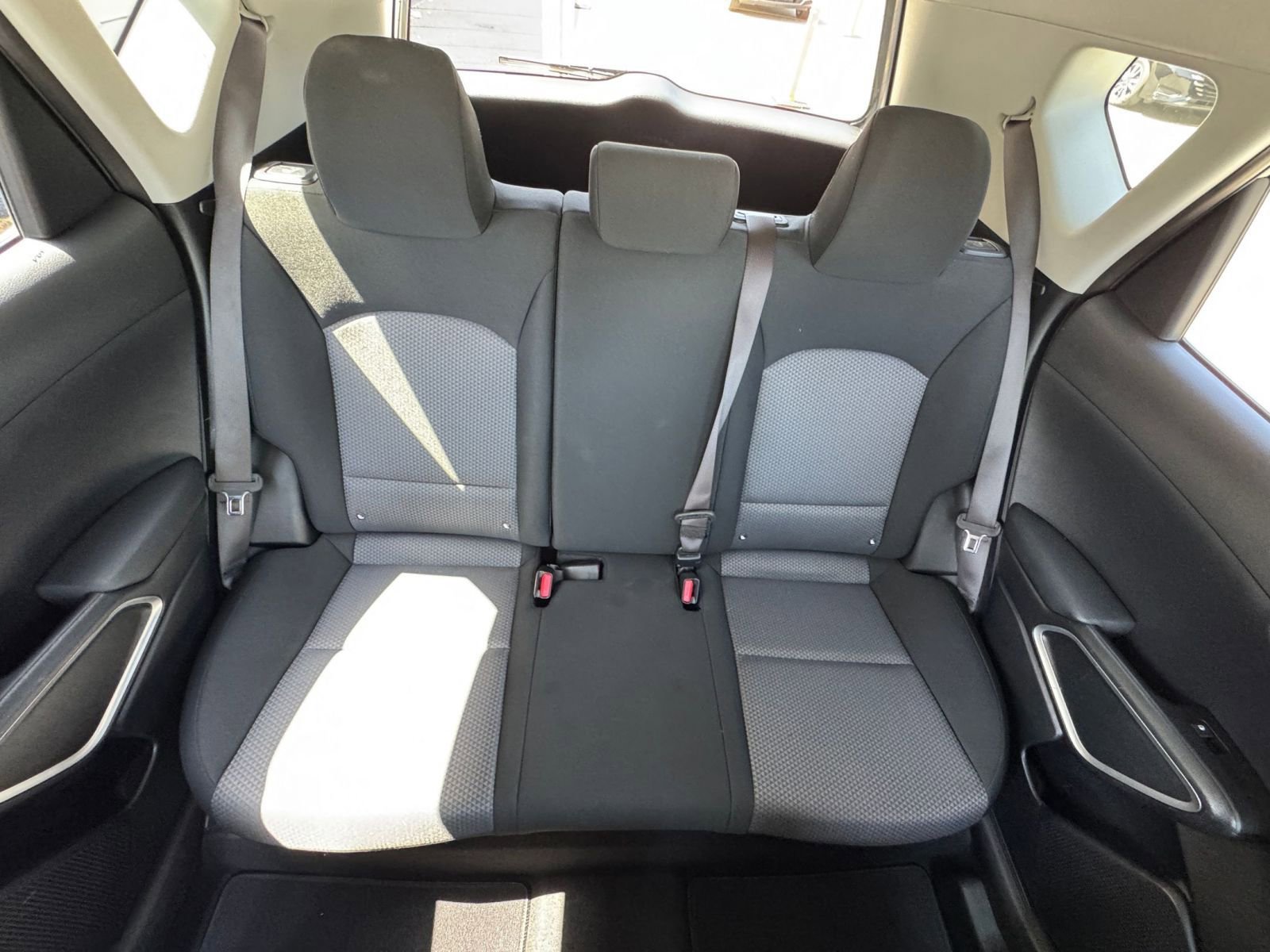 Used 2025 Kia Soul LX w/ LX Technology Package FWD image 36