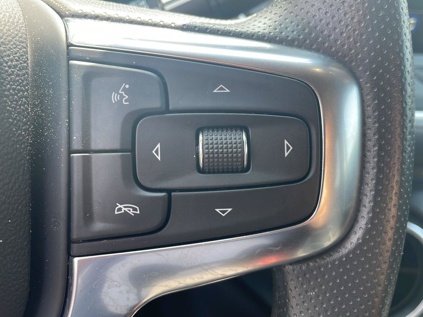 Used 2024 Chevrolet Blazer LT w/ Convenience Package FWD image 16
