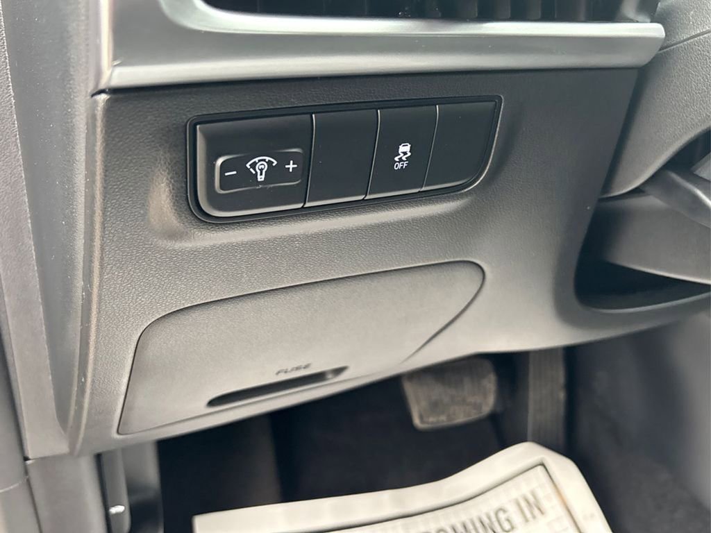 Used 2025 Hyundai Tucson SE image 35