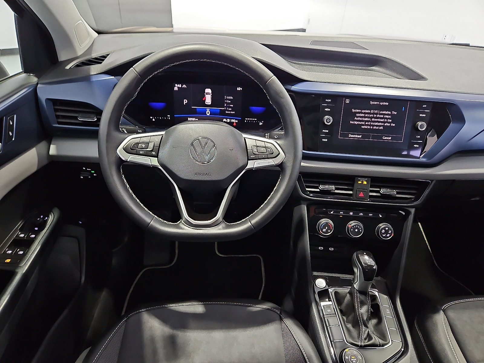 Certified 2023 Volkswagen Taos SE w/ Panoramic Sunroof Package AWD/4WD image 6