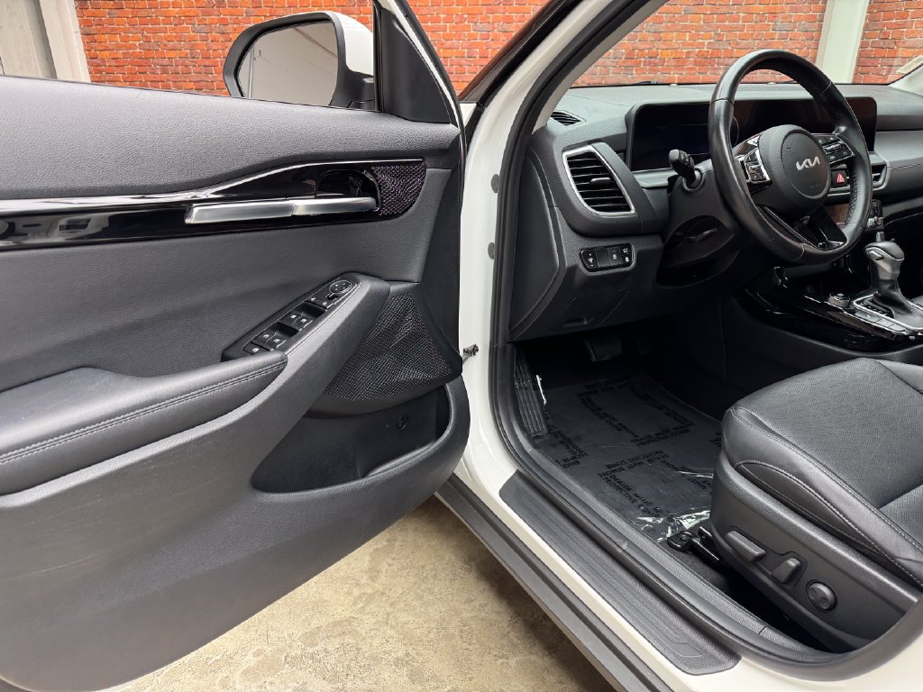 Used 2025 Kia Seltos EX w/ EX Sunroof Package AWD/4WD image 10