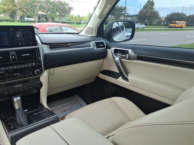Used 2023 Lexus GX 460 Luxury w/ Accessory Package AWD/4WD image 13