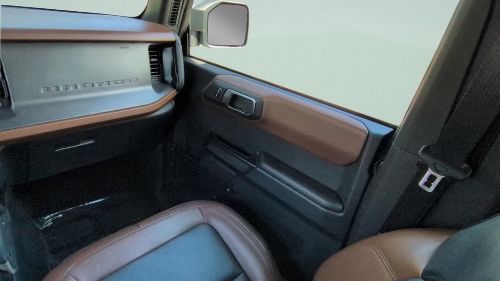 Used 2024 Ford Bronco Outer Banks AWD/4WD image 13