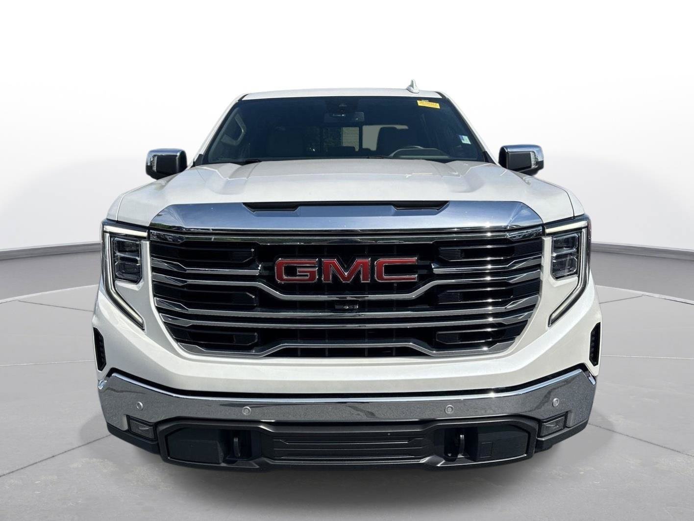 Used 2022 GMC Sierra 1500 SLT w/ SLT Premium Plus Package AWD/4WD image 3