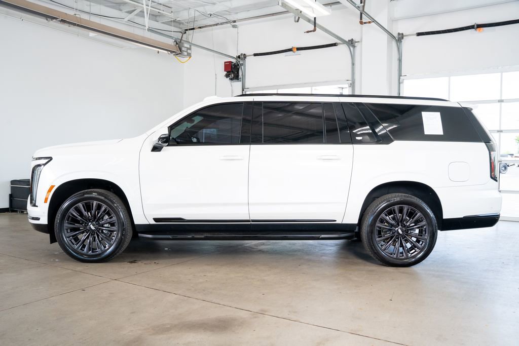 Used 2025 Cadillac Escalade ESV Sport w/ LPO, ONYX Package image 8