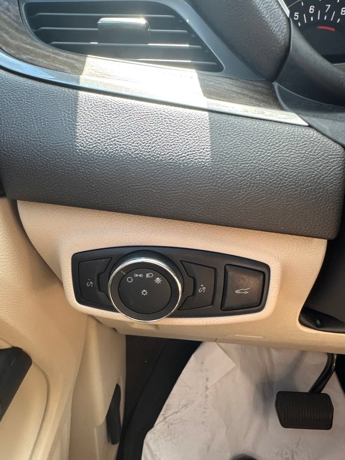 Used 2019 Lincoln MKC Reserve FWD image 23
