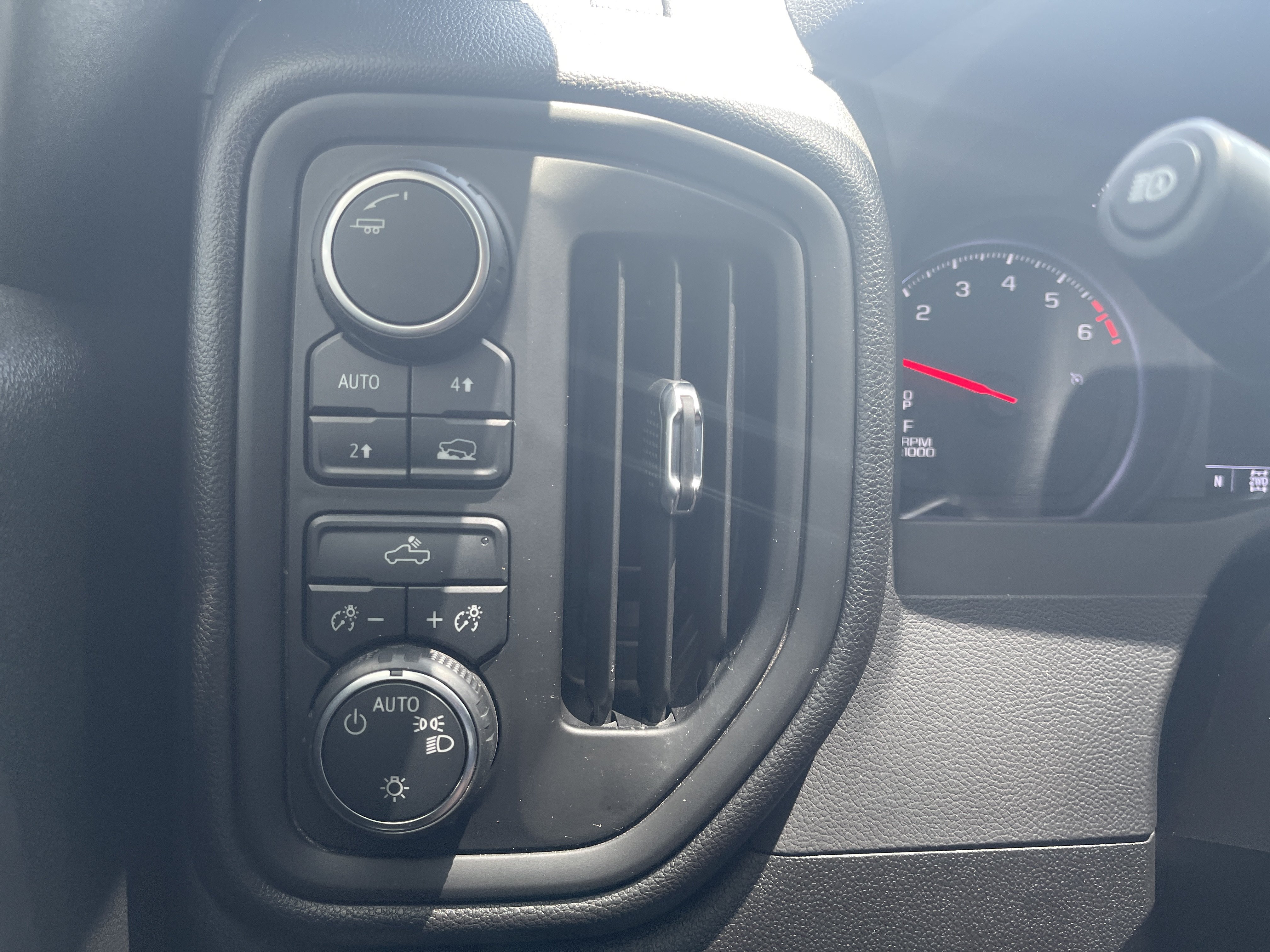 Used 2025 Chevrolet Silverado 1500 Custom w/ Turbomax Blackout Package AWD/4WD image 20