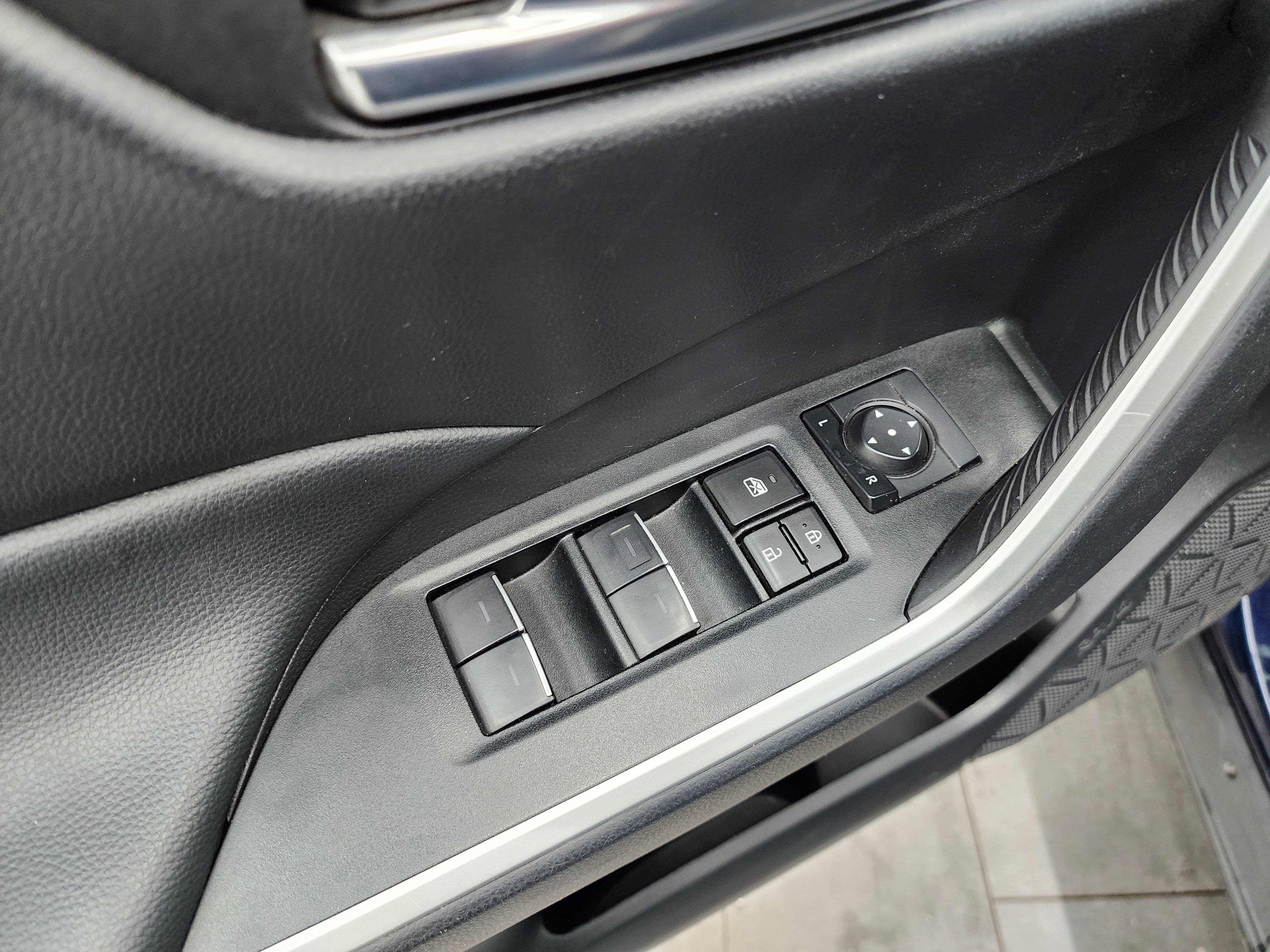 Used 2024 Toyota RAV4 XLE image 37