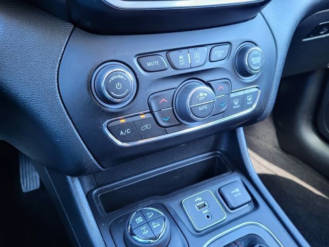 Used 2019 Jeep Cherokee Trailhawk w/ Comfort/Convenience Group image 18