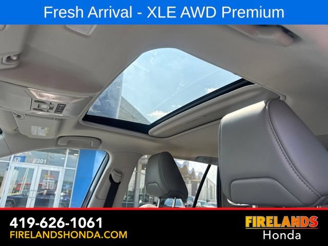 Used 2022 Toyota RAV4 XLE Premium AWD/4WD image 24