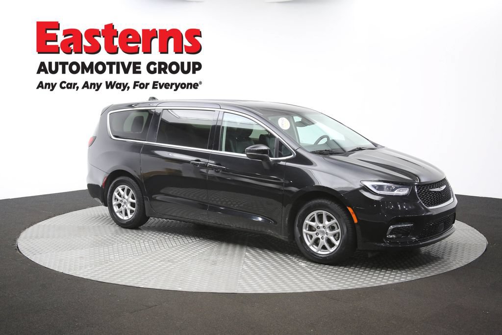 Used 2023 Chrysler Pacifica Touring-L FWD image 50
