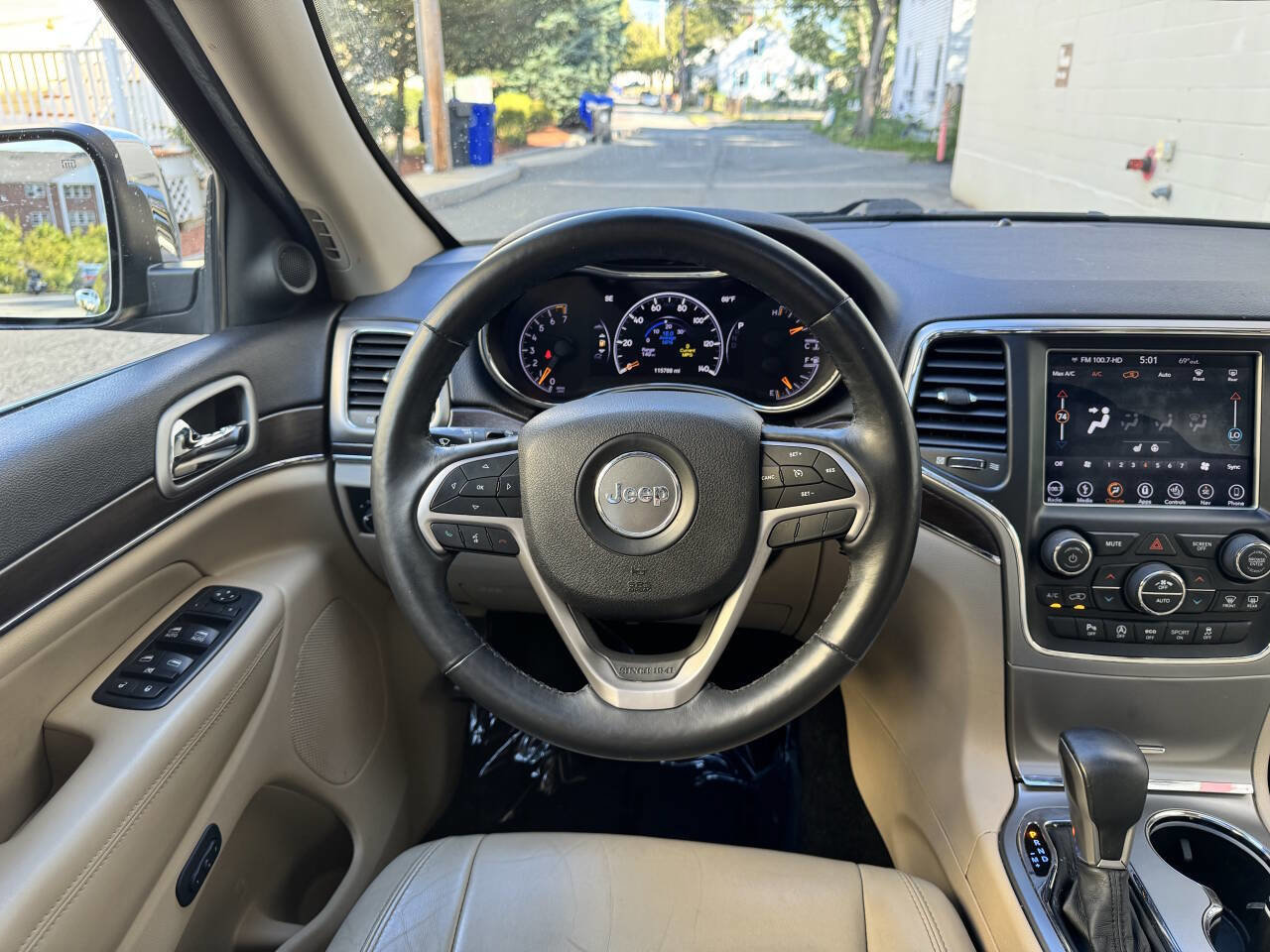 Used 2018 Jeep Grand Cherokee Limited image 24