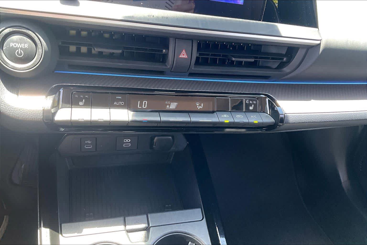 Used 2024 Toyota Prius XLE FWD image 30