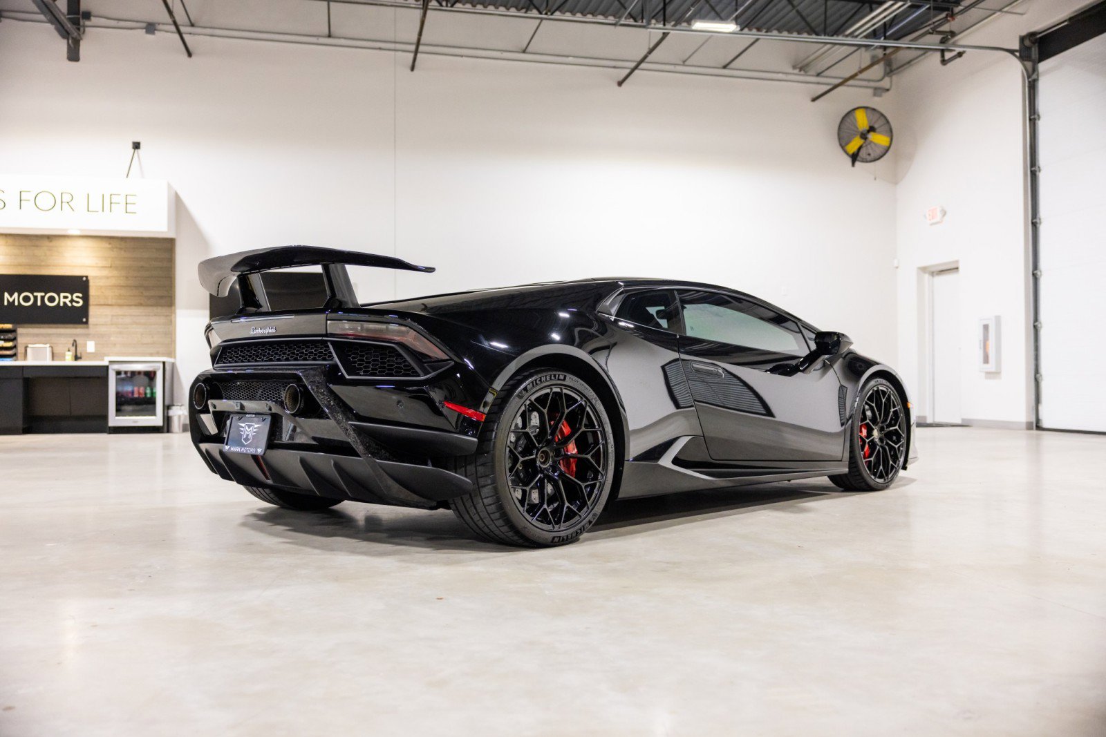 Used 2018 Lamborghini Huracan Performante AWD/4WD image 4