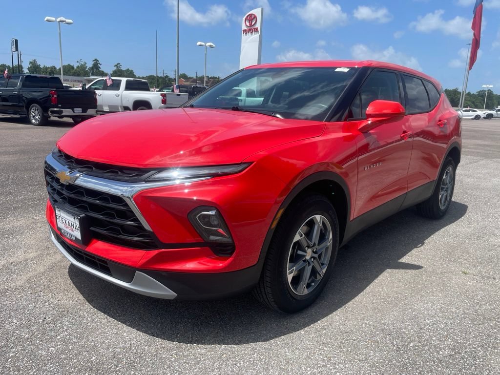 Used 2026 Chevrolet Blazer LT FWD image 4
